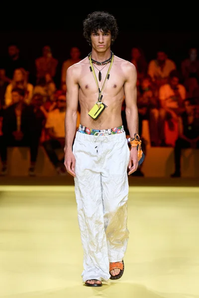 Look 17
